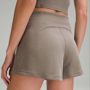 Lululemon  Ribbed olive green Shorts